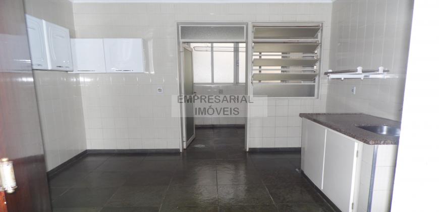 Casa Comercial à venda com 3 quartos, 110m² - Foto 2