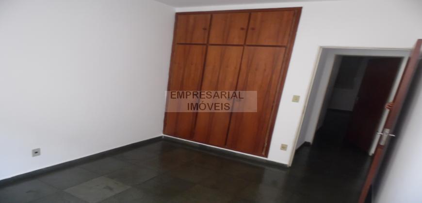 Casa Comercial à venda com 3 quartos, 110m² - Foto 3