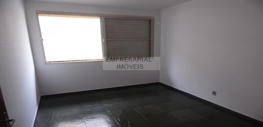 Casa Comercial à venda com 3 quartos, 110m² - Foto 4