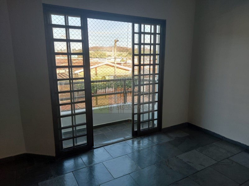 Apartamento à venda com 2 quartos, 70m² - Foto 2