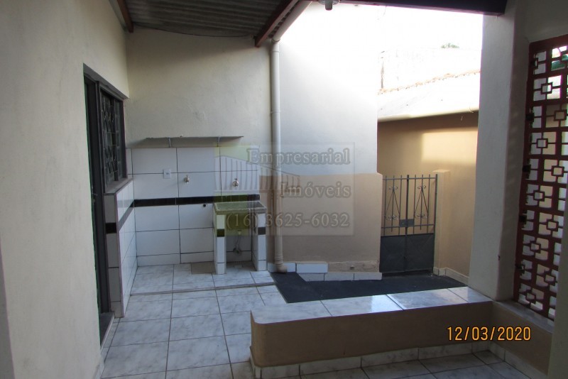 Casa para alugar com 2 quartos, 70m² - Foto 2