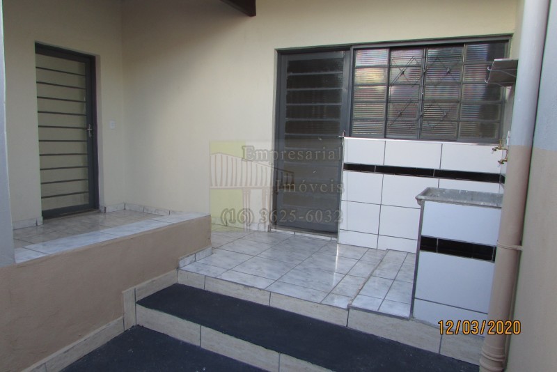 Casa para alugar com 2 quartos, 70m² - Foto 1