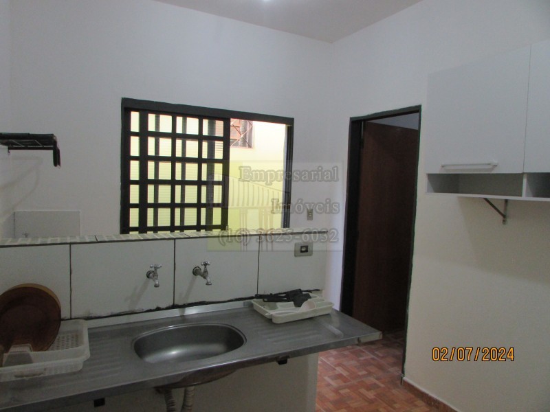 Casa para alugar com 1 quarto, 28m² - Foto 1