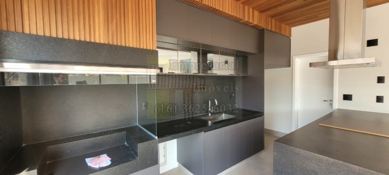 Casa à venda com 3 quartos, 318m² - Foto 16