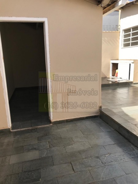 Casa à venda com 3 quartos, 200m² - Foto 2