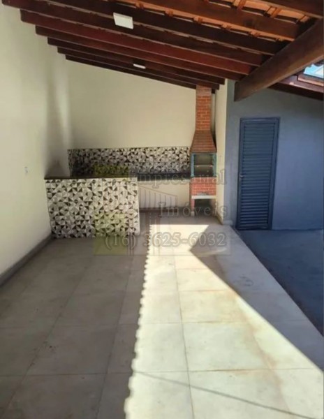 Casa à venda com 3 quartos, 130m² - Foto 1