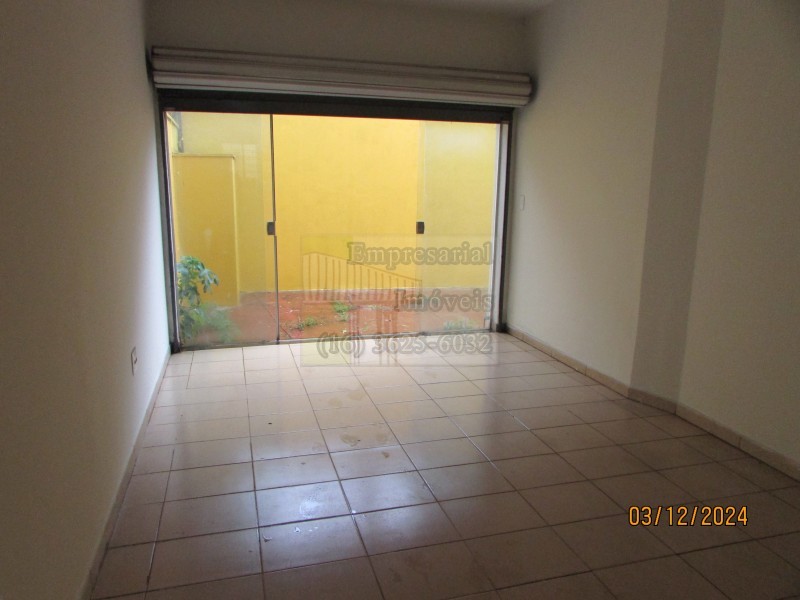 Casa para alugar com 2 quartos, 100m² - Foto 4