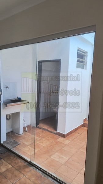 Casa para alugar com 2 quartos, 100m² - Foto 3