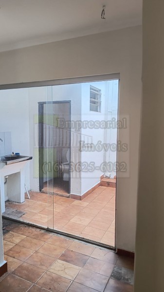 Casa para alugar com 2 quartos, 100m² - Foto 2