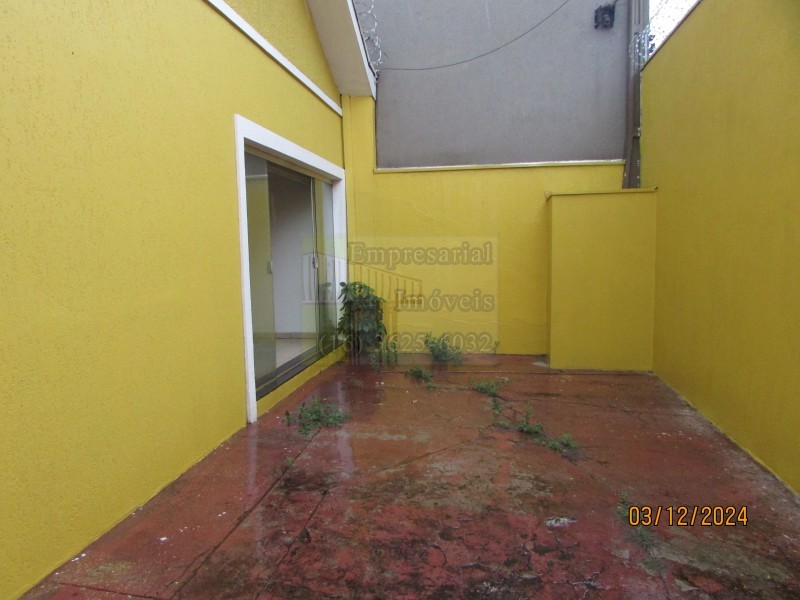 Casa para alugar com 2 quartos, 100m² - Foto 2