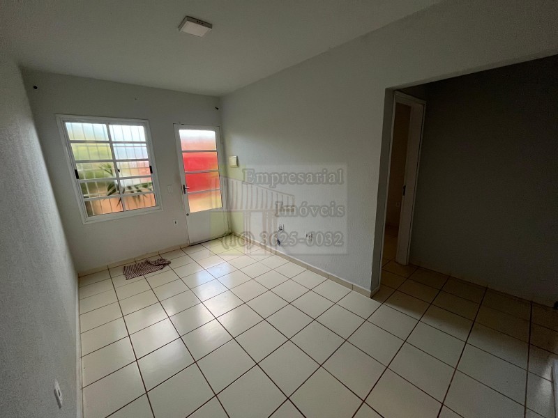 Casa para alugar com 2 quartos, 90m² - Foto 1