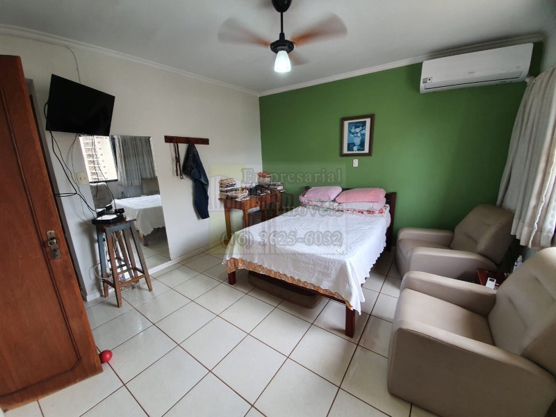 Apartamento à venda com 3 quartos, 209m² - Foto 2