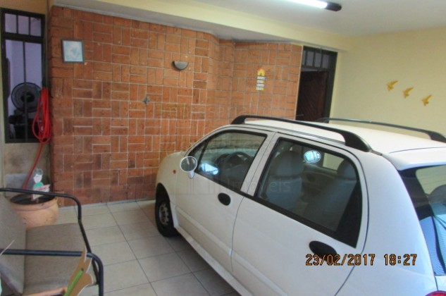 Casa à venda com 3 quartos - Foto 1